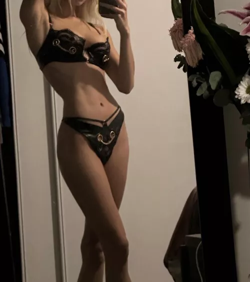 [19] Would you let a Manchester girl dominate you?