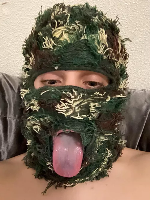 20, sac area, who would let me suck my first cock like this😩📲📲