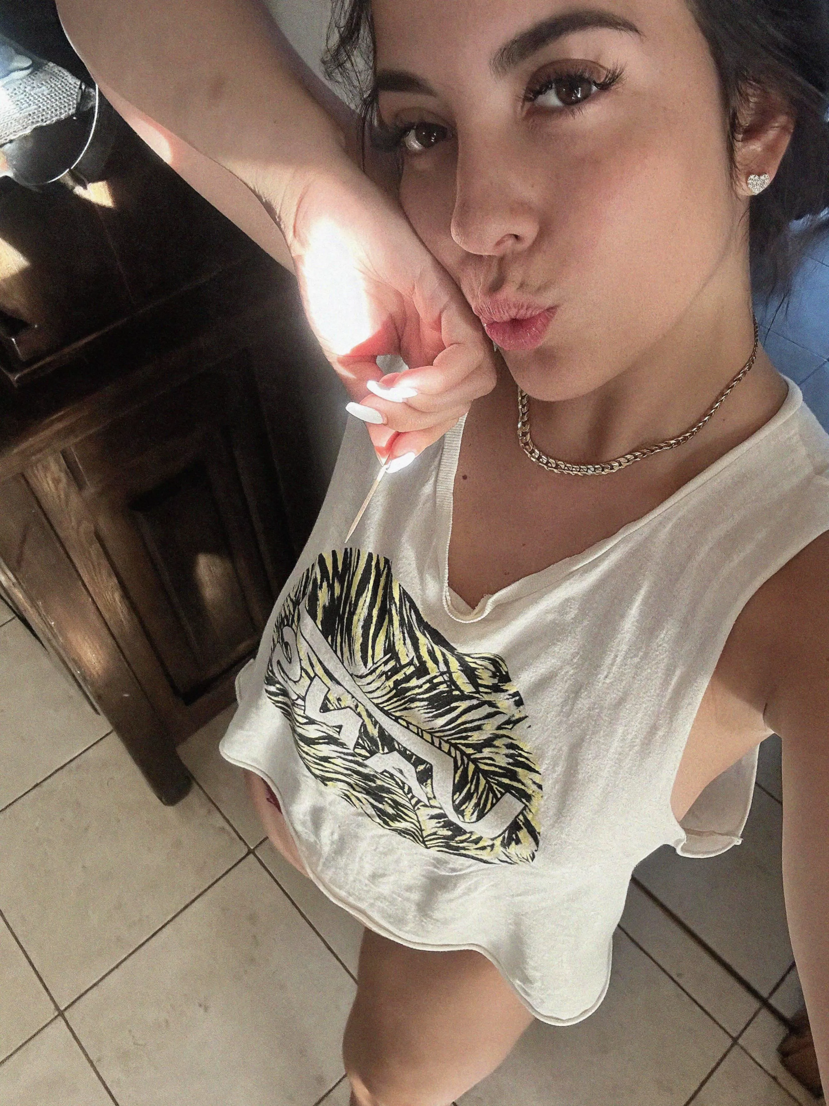 22 [F4MF] curious about the swinging scene wud like to try it with an adventurous couple