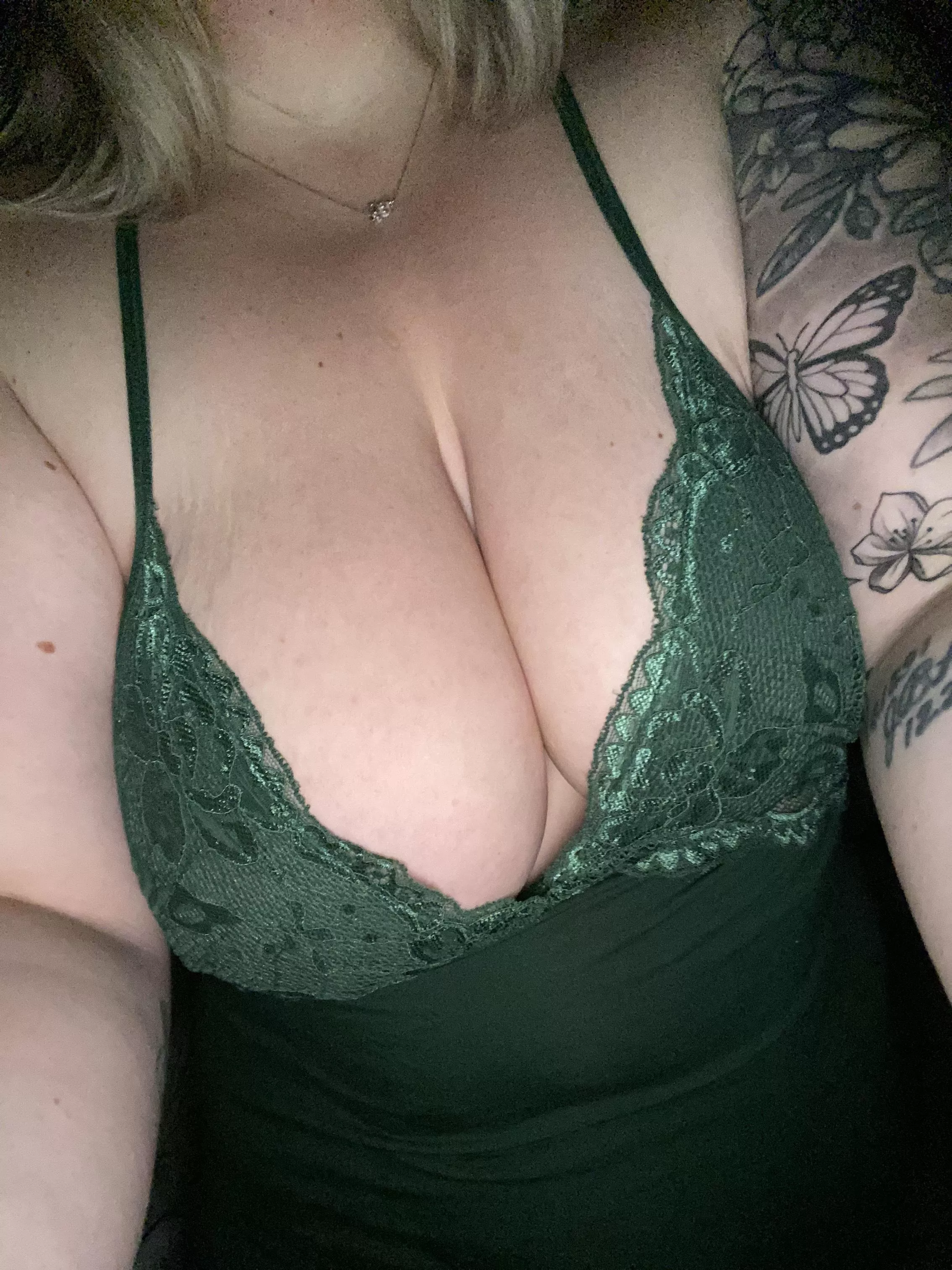 30s couple looking for couple this weekend in the Philly area. DMs open ;) 