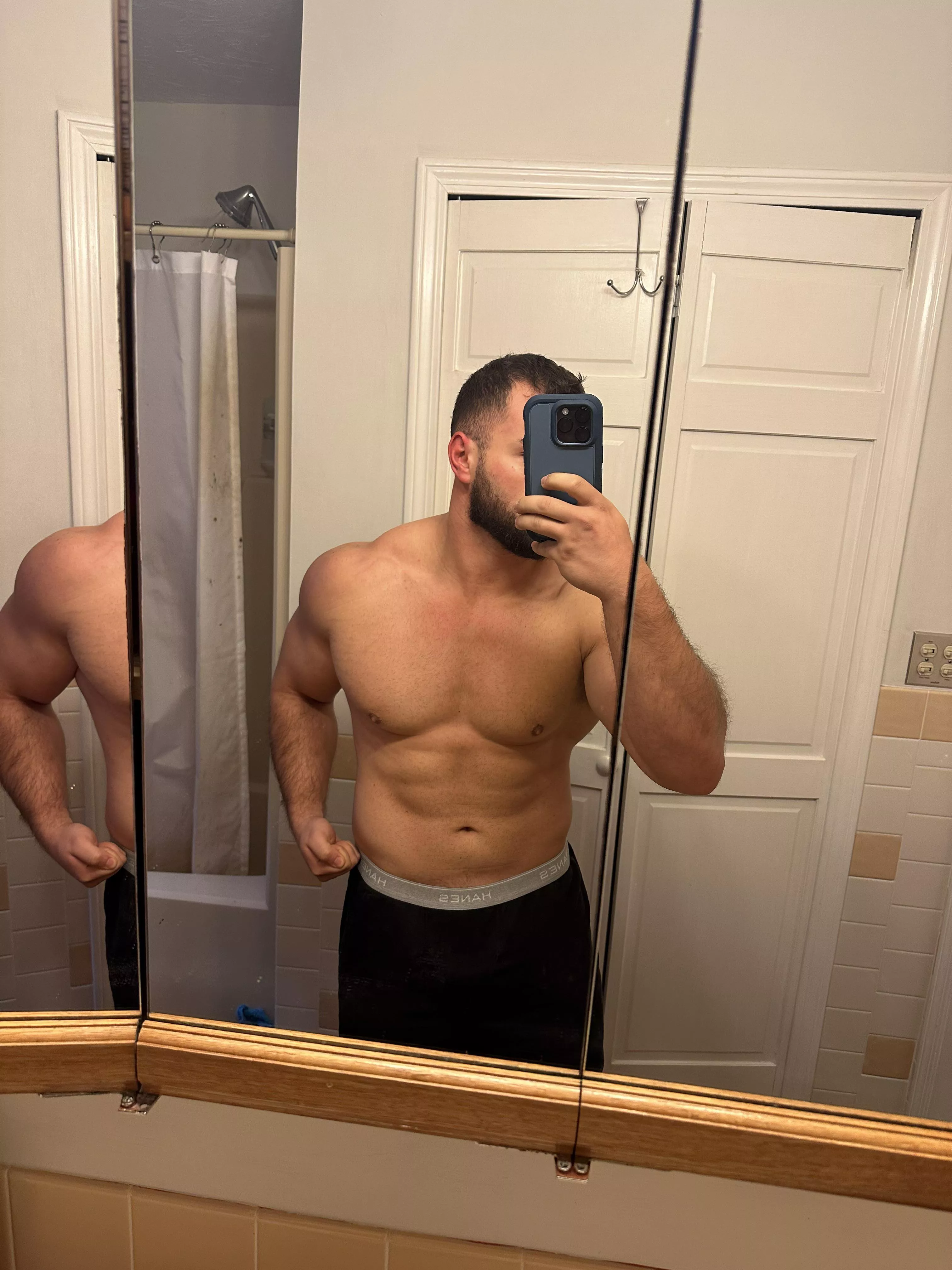 38M4F/MF #London looking for hotwifes, sexy single females and couples looking for fun. Im respectful and have good hygiene. 