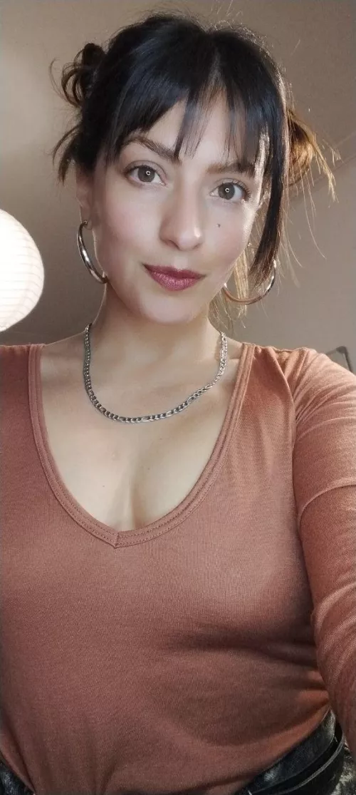 always hesitating whether to have loose hair or tied up hair