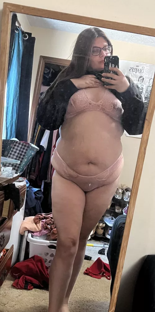 Breed me in my friends house before she comes home 🤭