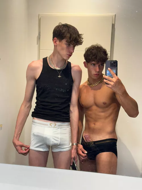 Can’t tell who’s gonna top! (Not OC)