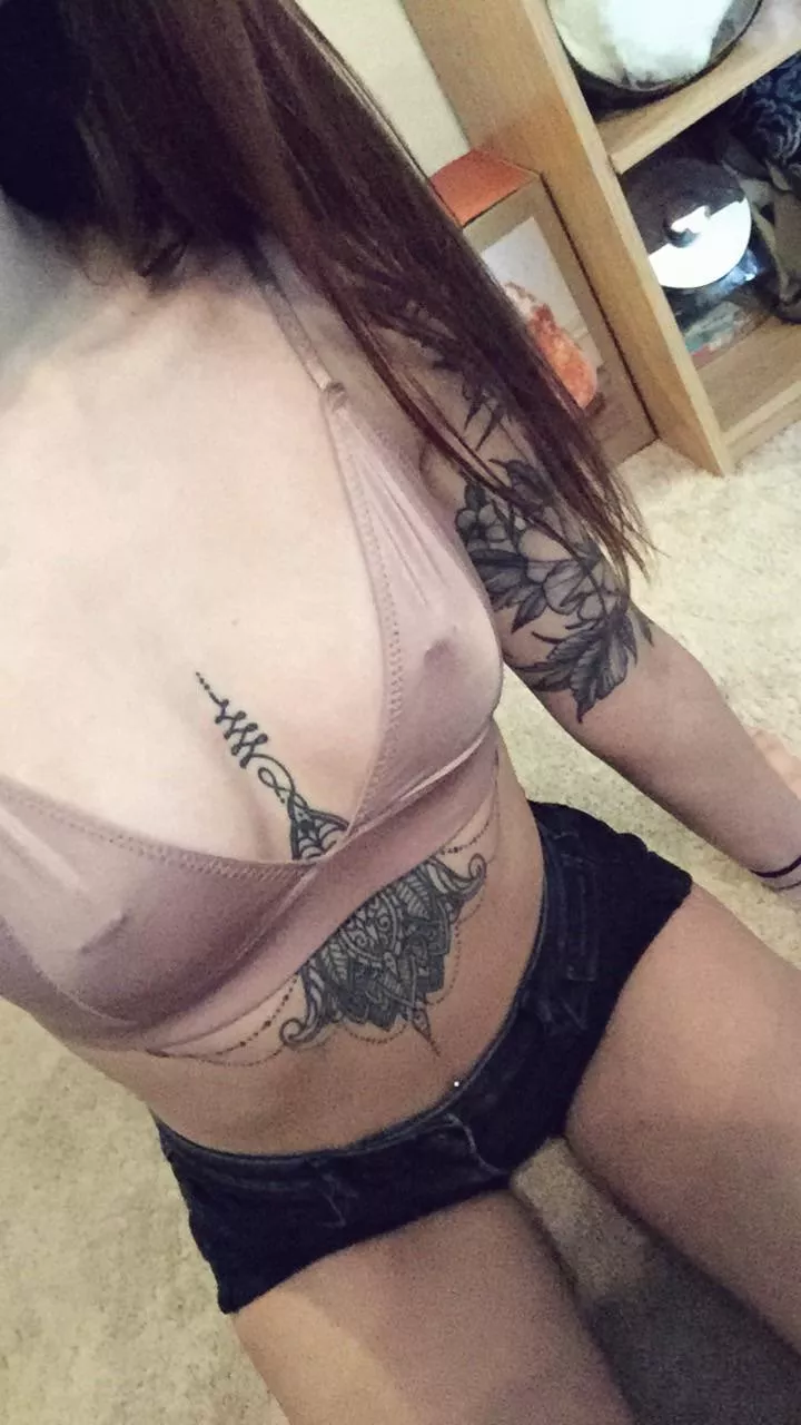 Cute petite naturally hot alt girl 