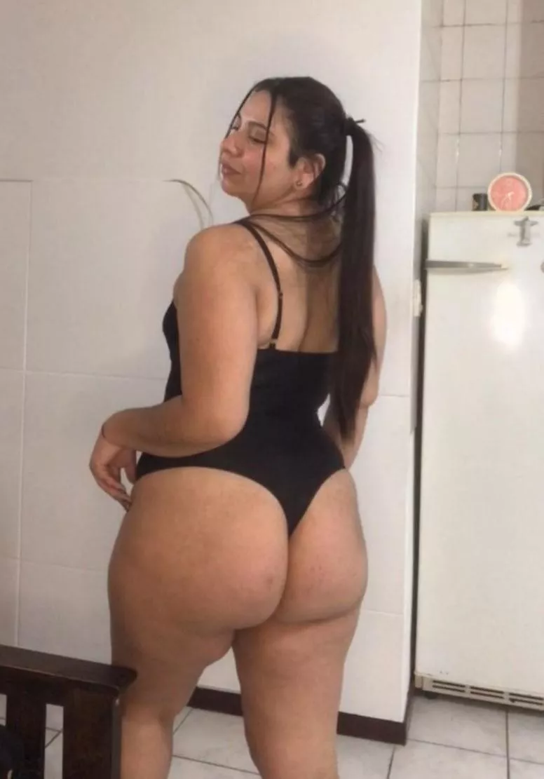 Did someone order a big booty gf?
