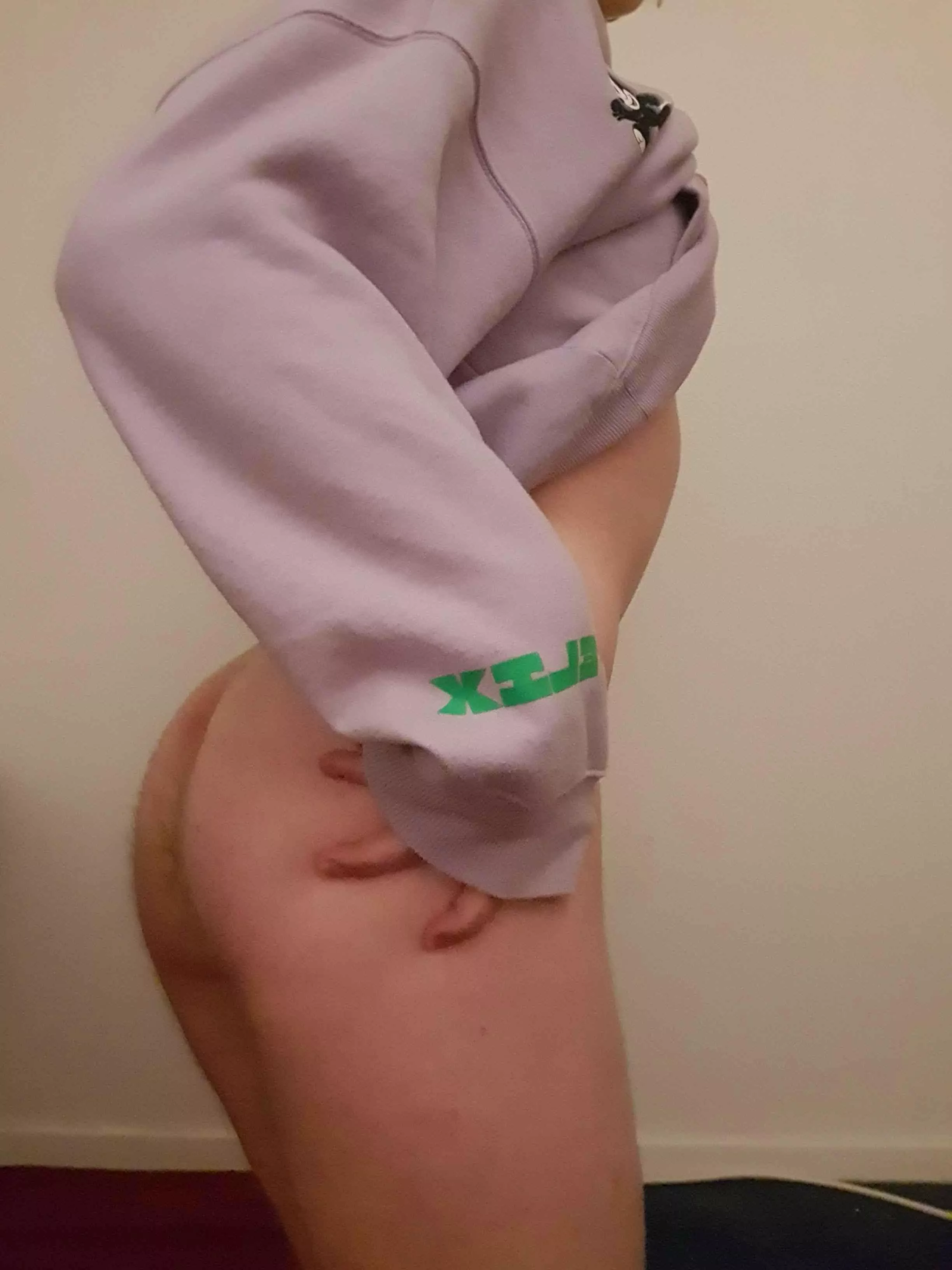 Do you guys like my butt? >_<