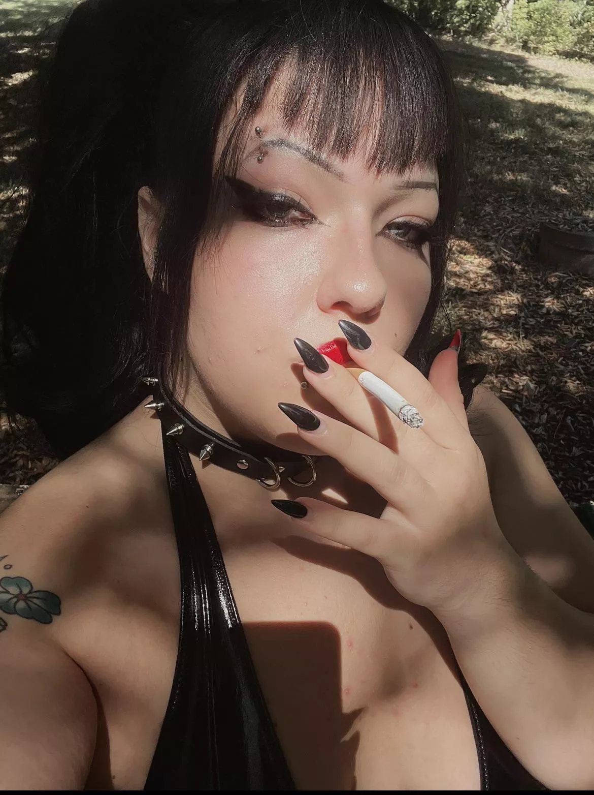 Do you like long black claws?