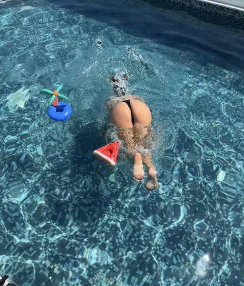 do you like making out in a public pool with me 