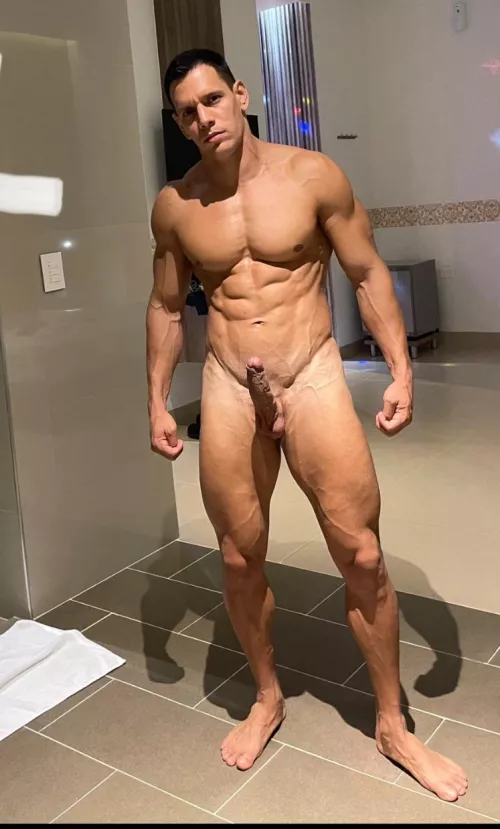 Do you like my veiny body?💪