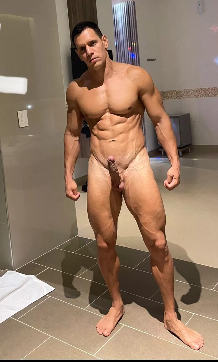 Do you like my veiny body?💪