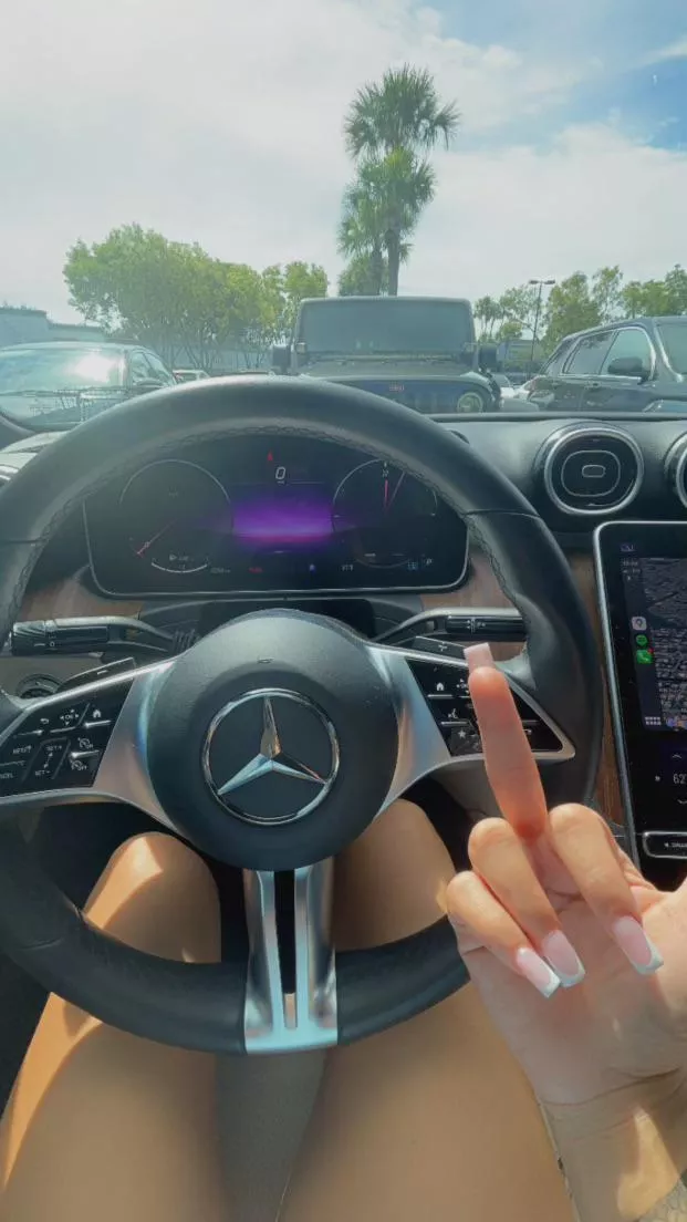 [Findom] I had such a fun day getting my nails done, fully funded by simp money. You pay for everything so I don’t have to.