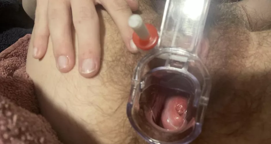 First time (23 ftm) playing with a speculum 