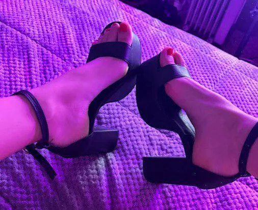 flexing my perfect feet