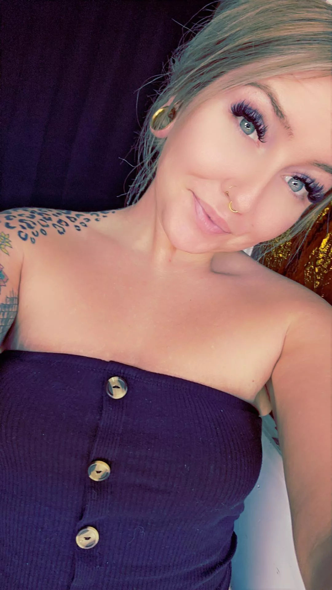 Girlfriend experience 🌟 available. Green eyes, 5ft tall, Fit, Tatted. 