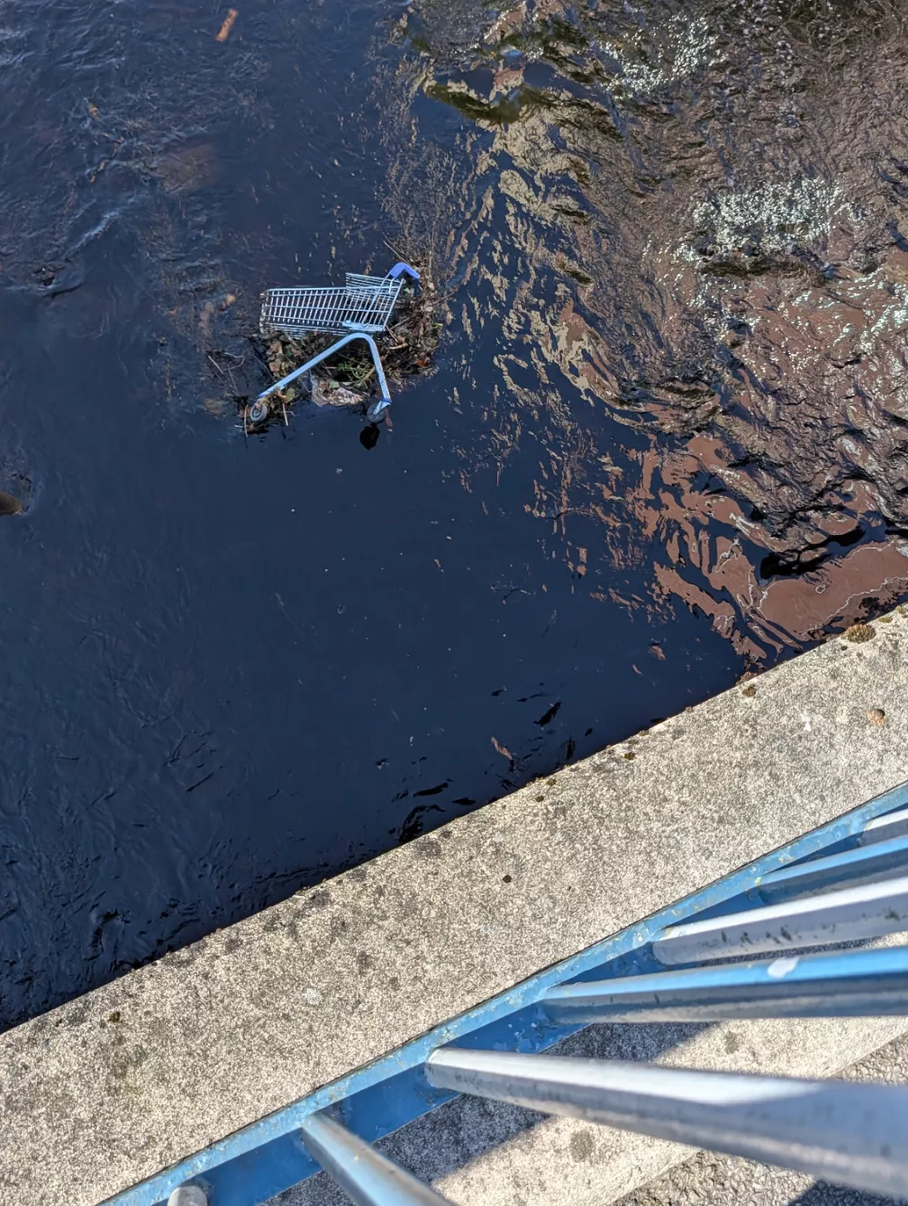 Hot slut looking to cool off (water play)