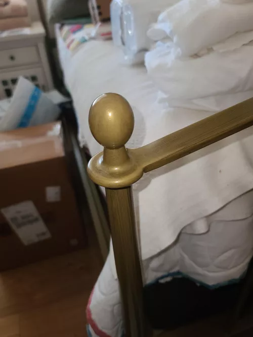 I know a couple of you that would enjoy this itty bitty knob