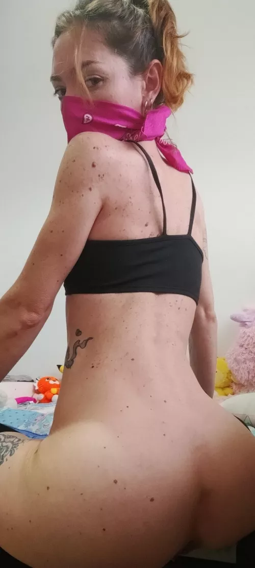 I wish u can enjoy my small body full freckles