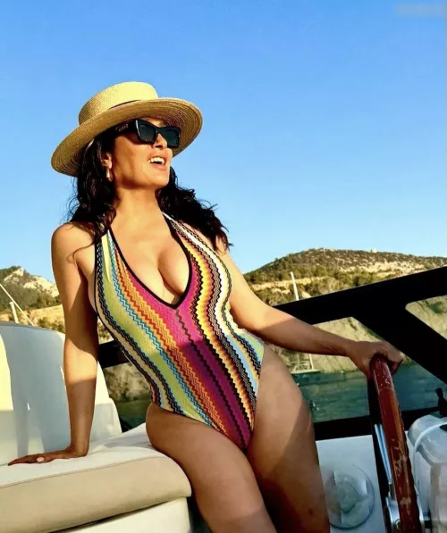 I’m jerking to Salma right now, DM me to join/help 