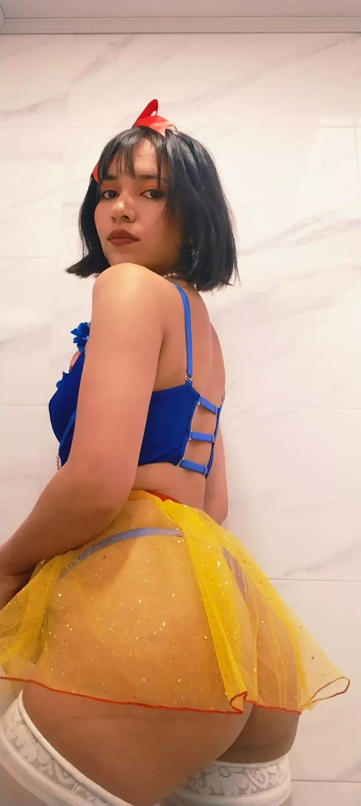 [lina_bedoya] 🍎Come and meet my 3 favorite guys! Happy, Grumpy and Shy, their function is to achieve my orgasm🍎