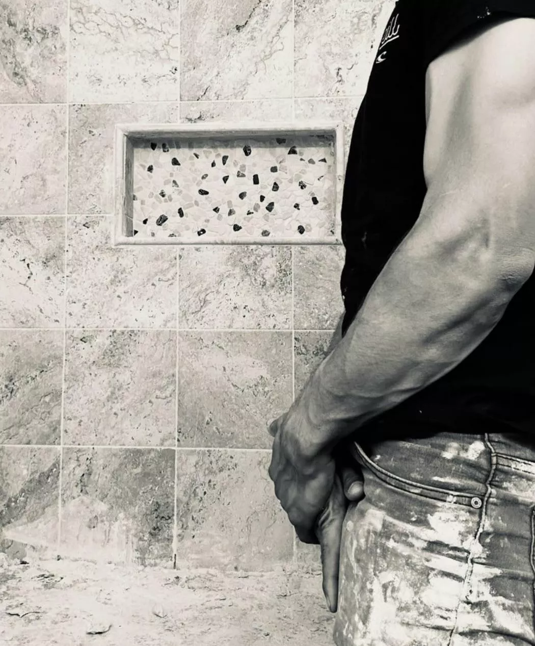 [M4F] Hardworkin, self employed blue collar guy here. Wanting to find someone to spoil, pop some champagne and get to know each other over some fun. I can host..