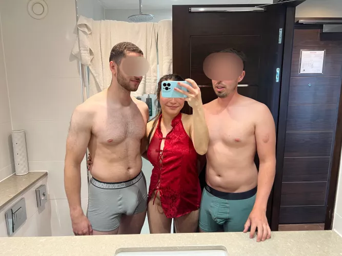 One in my pussy one in my Ass? Or one in my pussy one in my Mouth? Cuck doesn’t decide Reddit does 