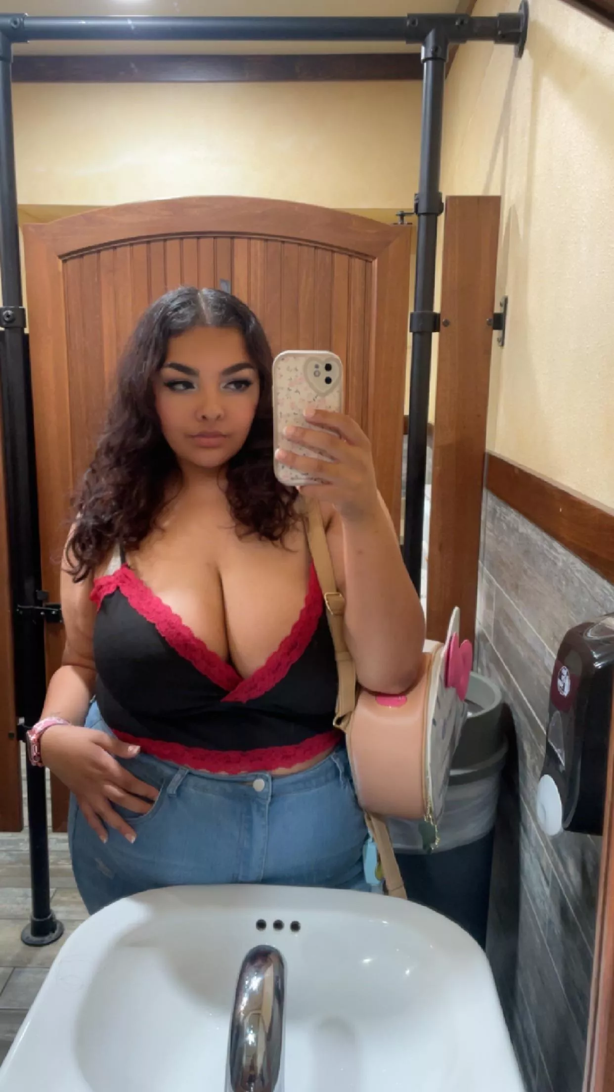 [online] pretty Latina gf