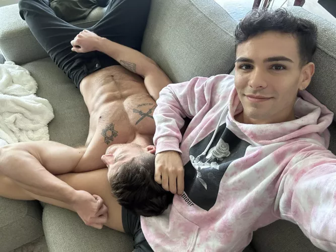 Roman & Barron cuddling 😍