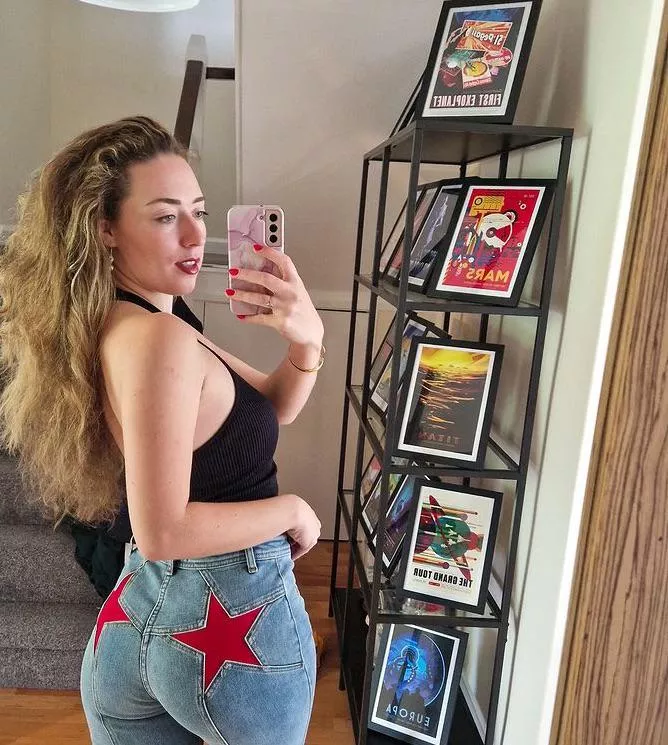 She is just so sexy. ❤️