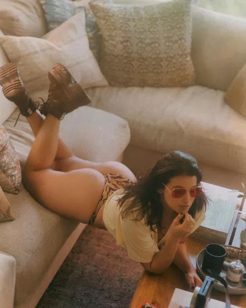 She Knows How To Pose