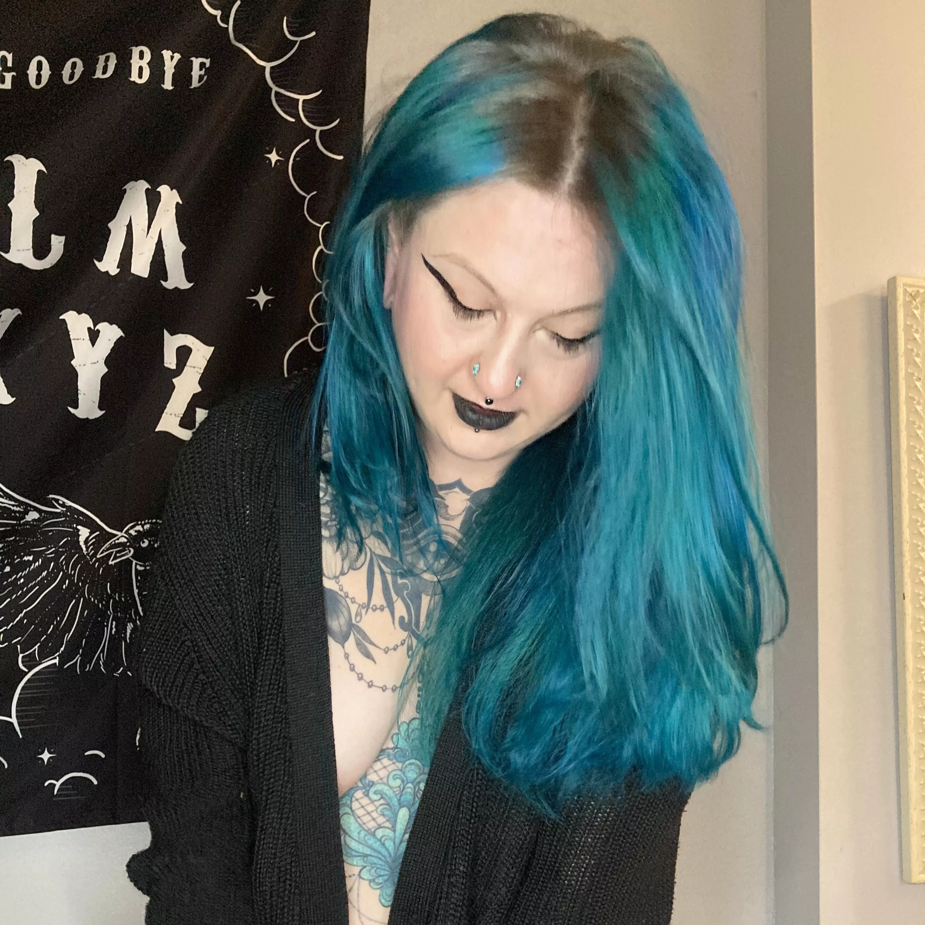 spooky season means it’s time to find yourself a goth gf