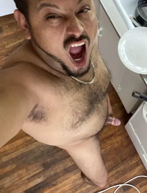 Tell me how long can you keep eye contact before something else catches your attention? 🍆 (35)