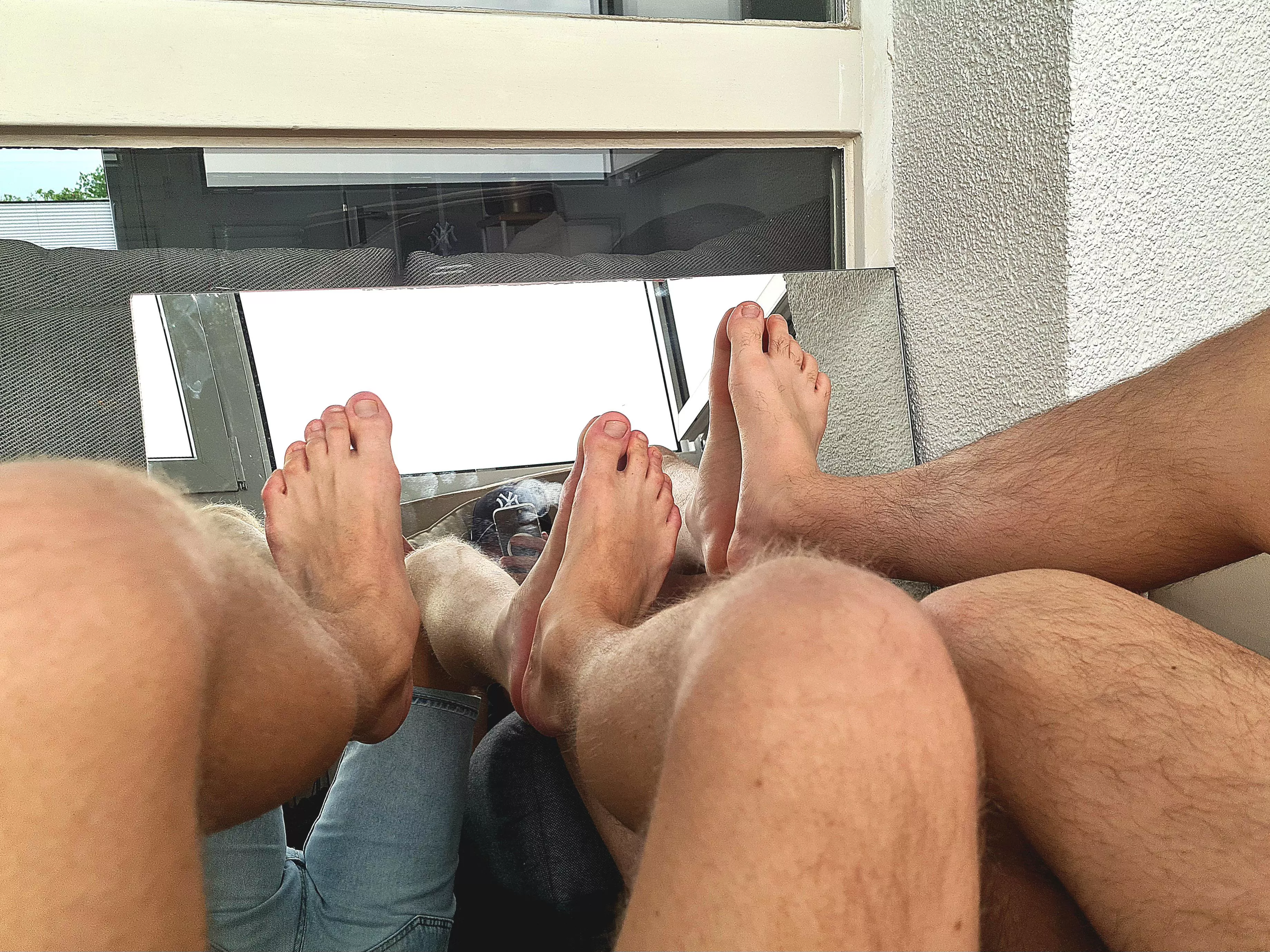 The mirror stank so bad 😬