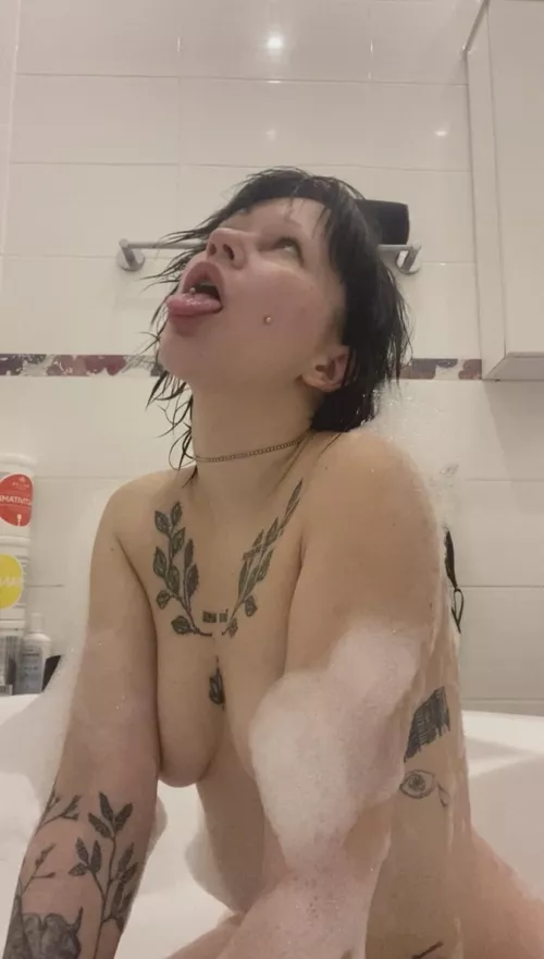 The moment every girl’s been vibing for (and trust me, no wedding involved)