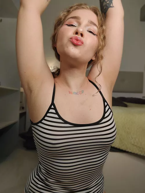 Wanna fuck my armpit while grabbing my tits
