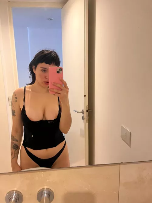 Where are my obedient bitches?