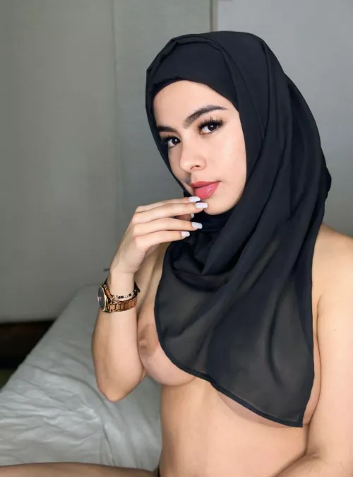 Would older men cheat on their wife with this arab goddess? 