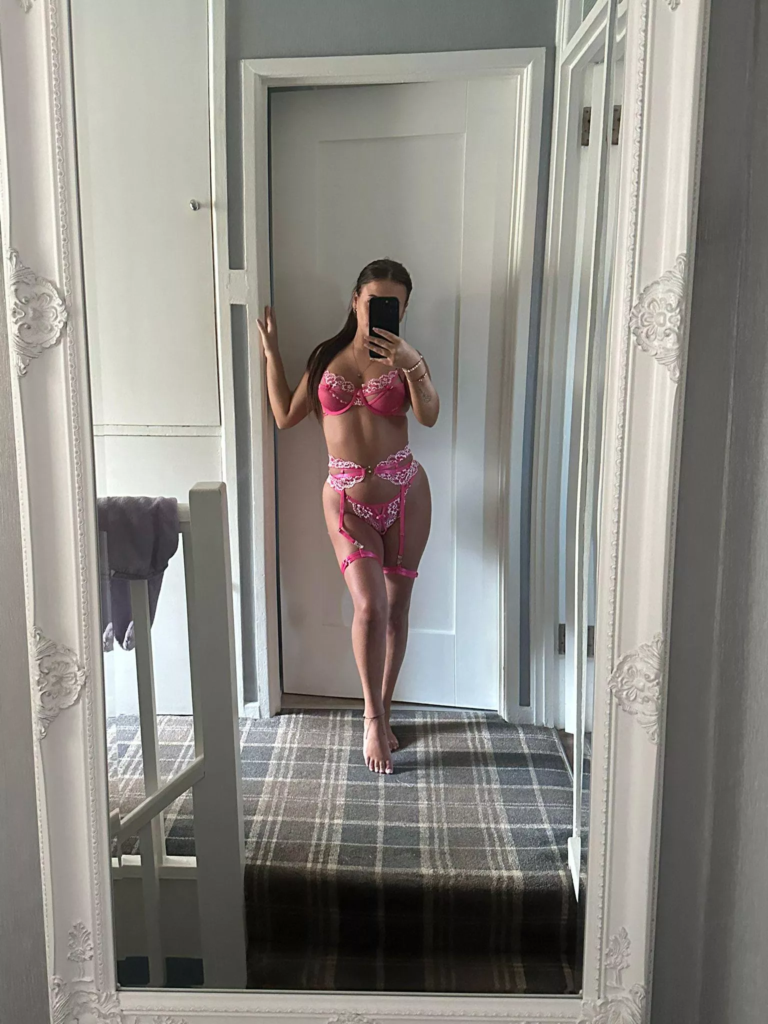 yes i am a midget bud i need these cheeks clapped