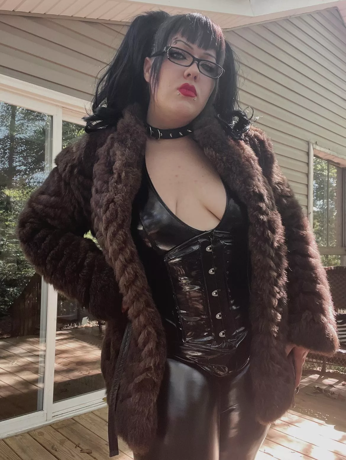 You love submitting to women in furs 🖤