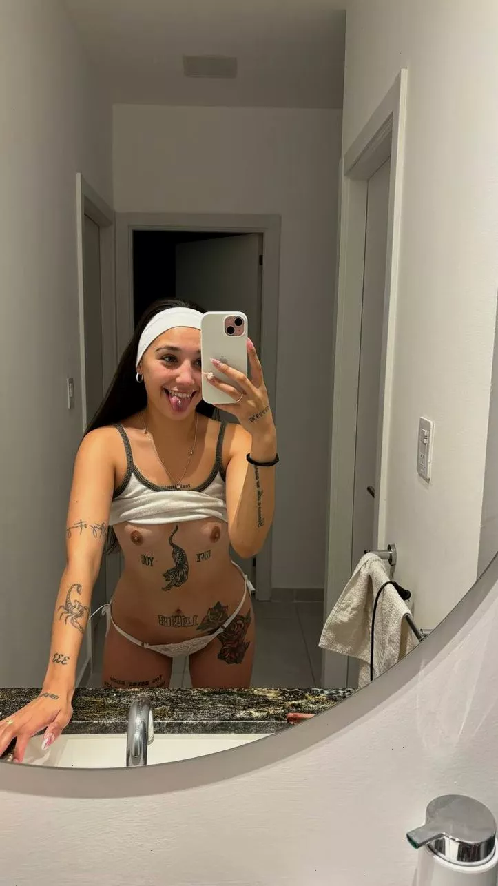 19[F4M] i'll clean ur house but I insist on this being my outfit