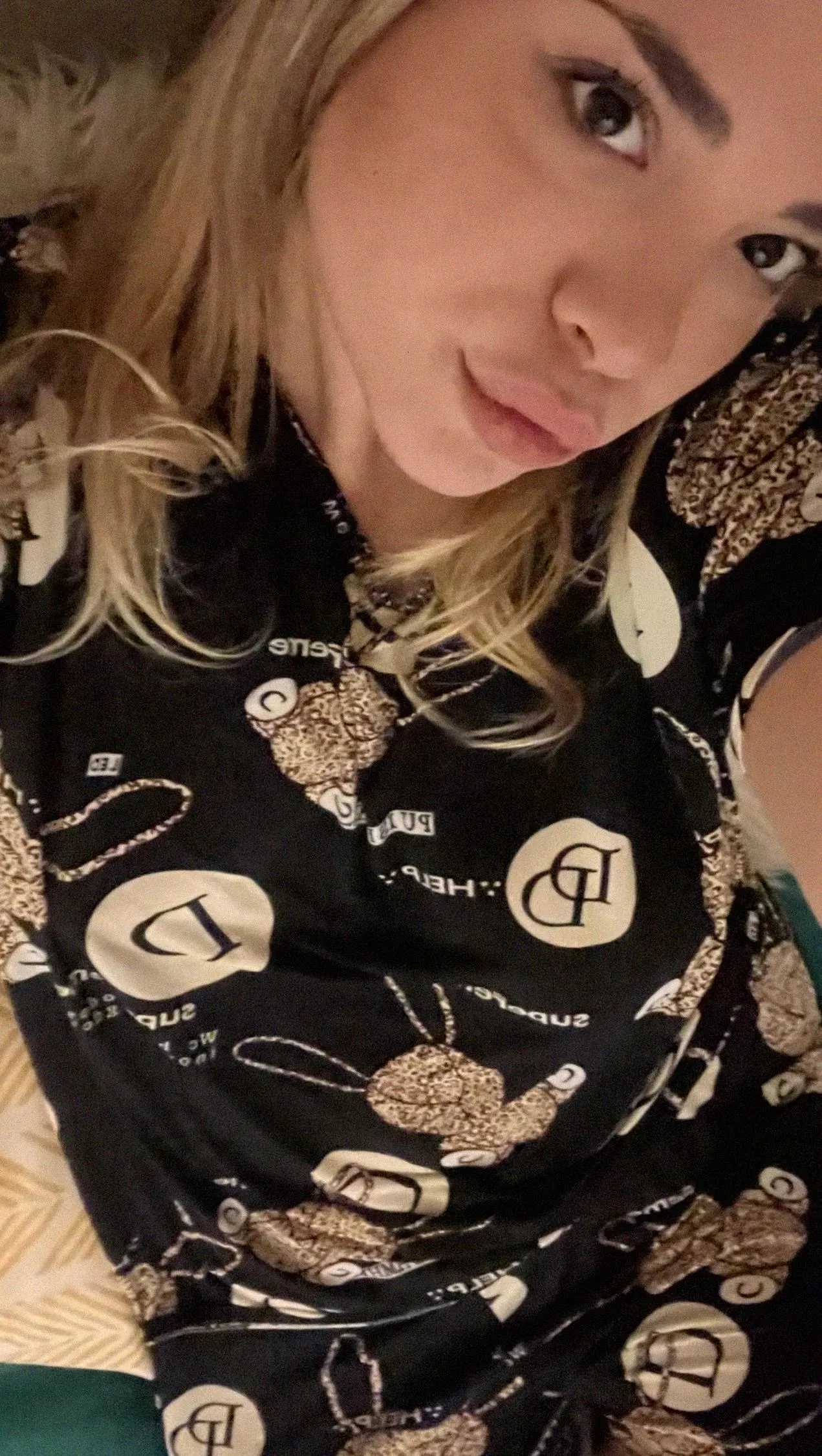 22F, Bored and ready for some conversation! Who wants to help me escape this funk? 