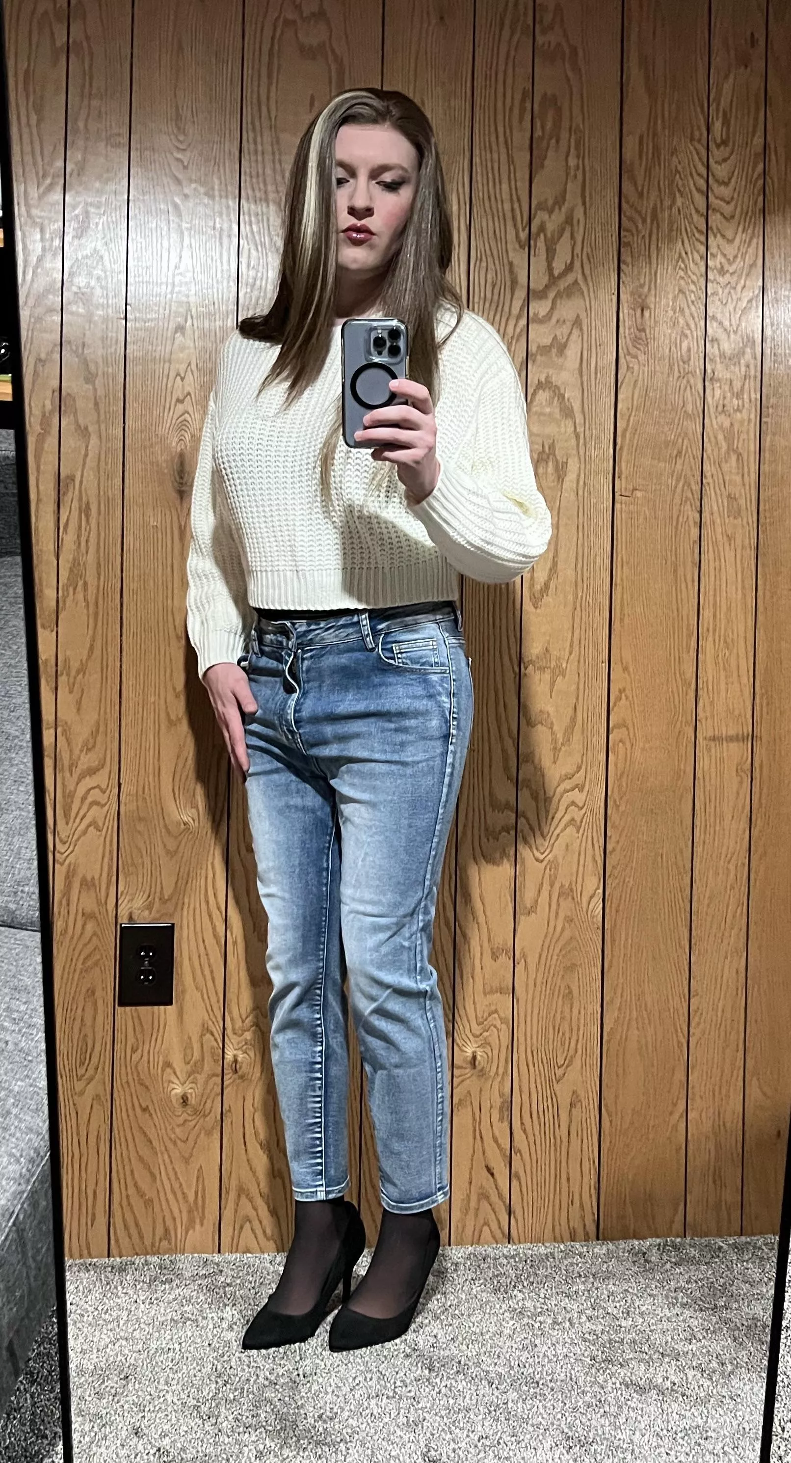 26 [M4F] #Independence - Looking for someone into crossdressers/feminization