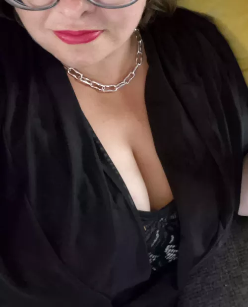 41 year old mum cleavage 