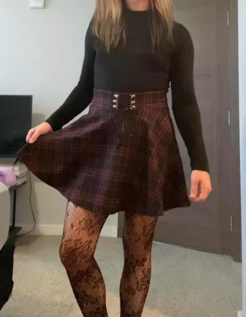 A man just told me I have “little sissy tits” 😭 Is he right?? I’ve never been so embarrassed. Kik: aurorademure 