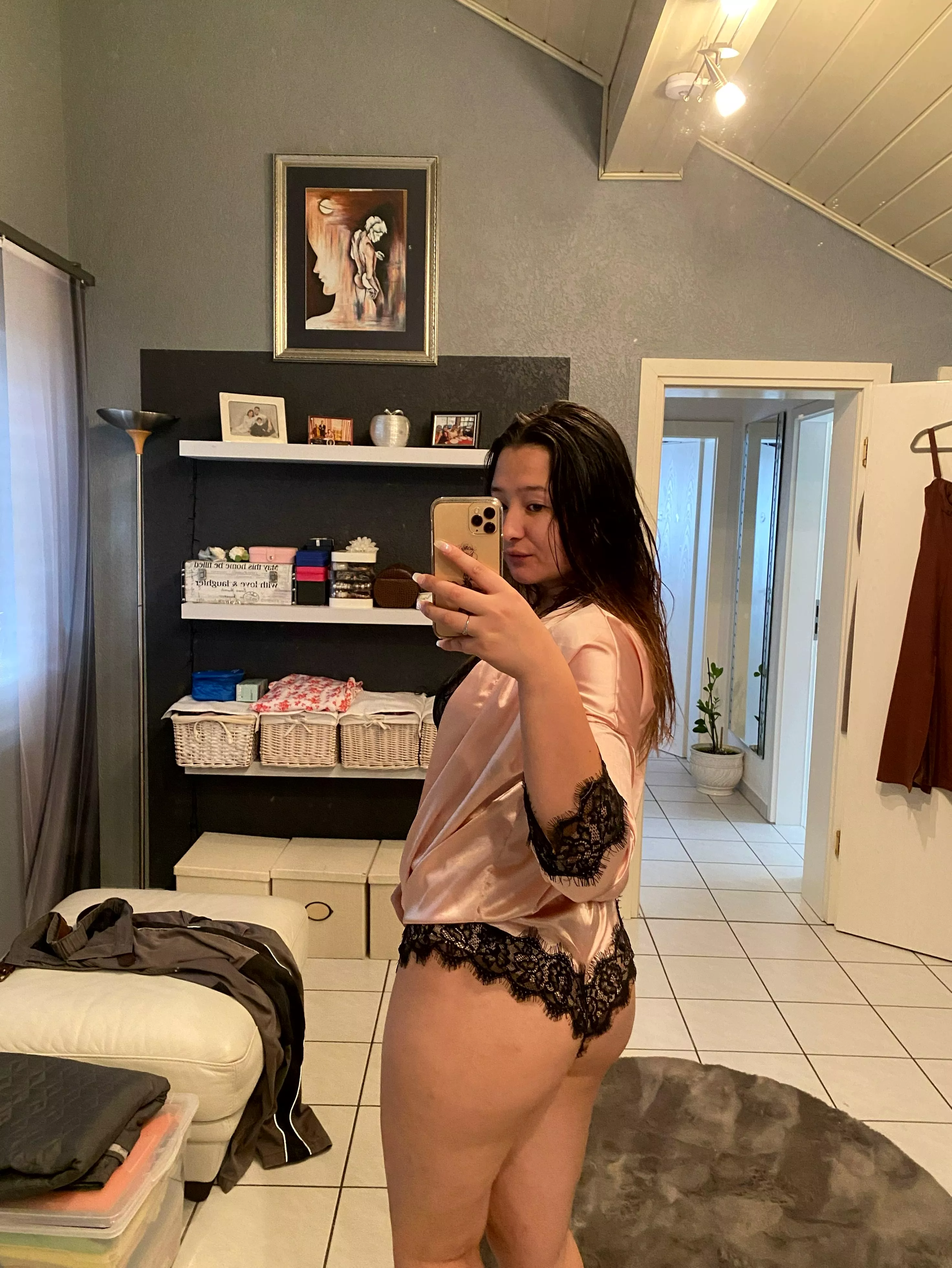 A view of the blonde's slender body in the mirror