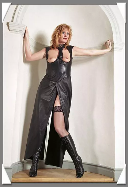 An alcove for boob holes