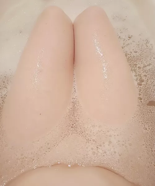 Bath time! Come join me? 🌸🩷