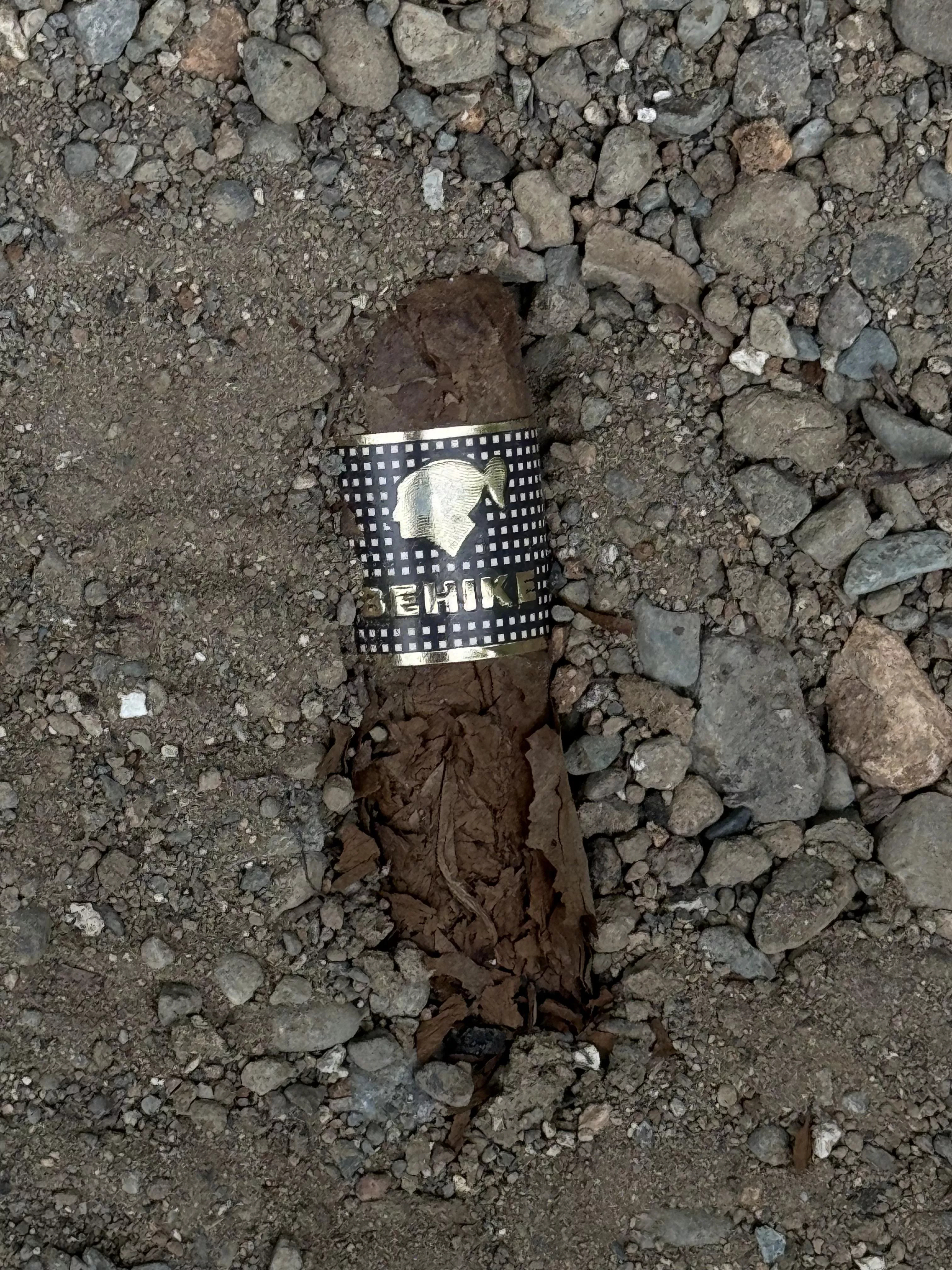 Behike in the parking lot. Didn’t pick it up 😂 