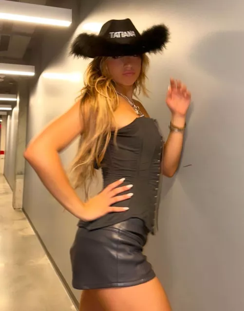 Black outfit beauty | IG October 2024