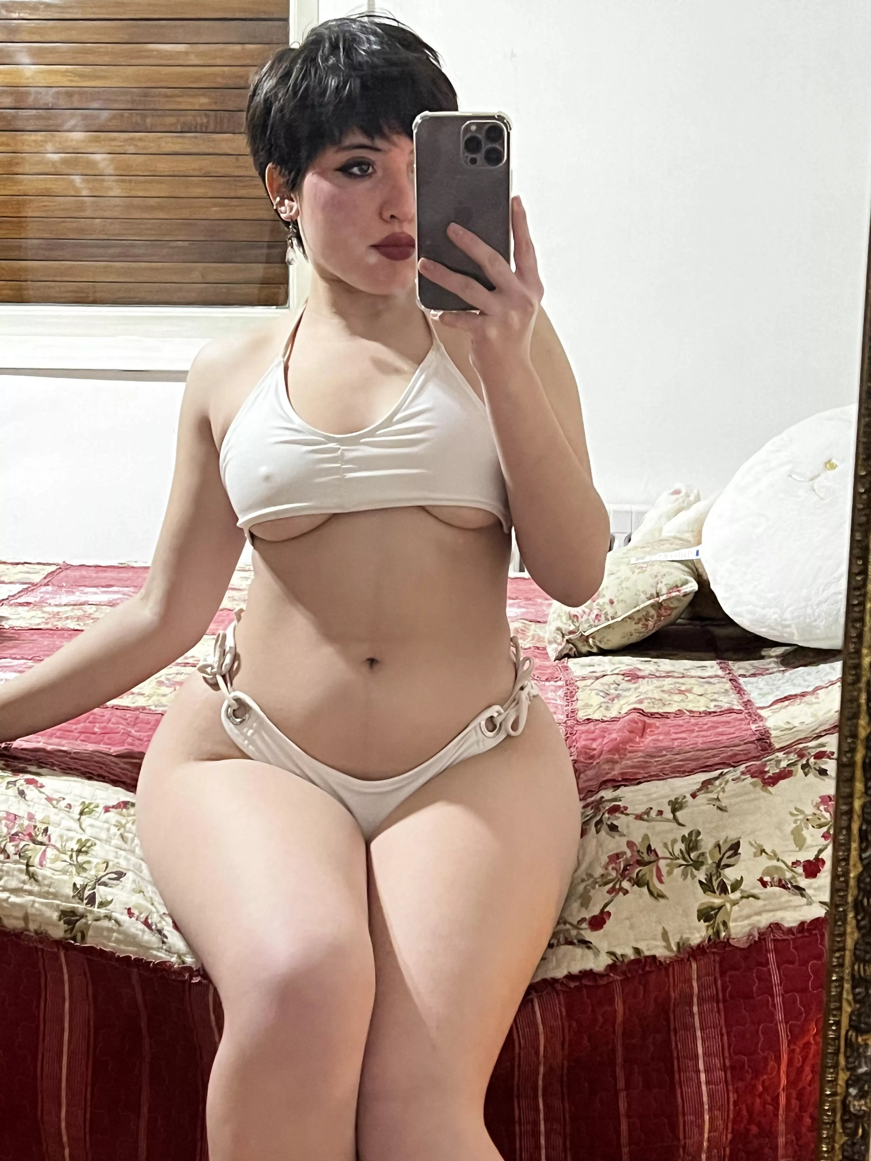 Can goths rock white clothes aswell?